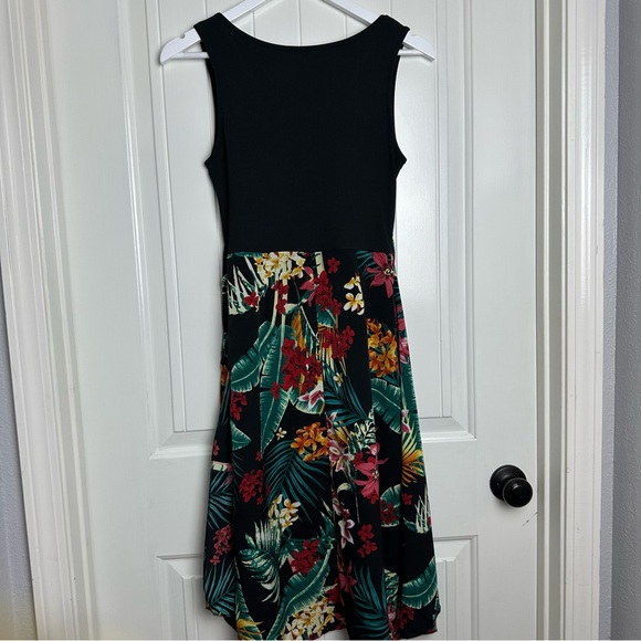 Tropical chic black faux wrap sundress size medium - Picture 6 of 7